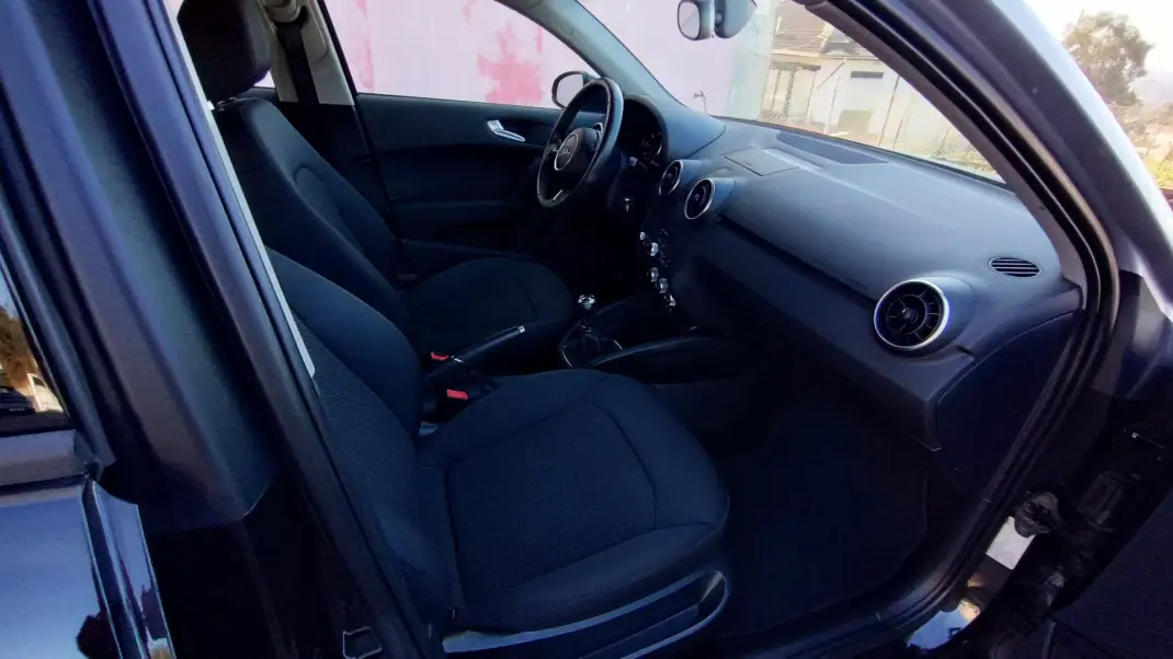 Audi A1 Sportback 2014 - 10999 EUR, 159000 km - AUTO.MOTO.pt - 159000km - foto 21 de 37