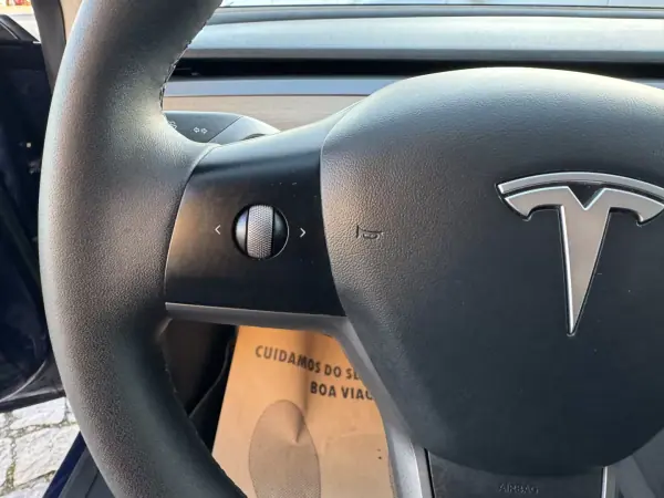 Tesla Model 3 2021 - 26500 EUR, 105000 km - AUTO.MOTO.pt - 105000km - foto 28 de 37