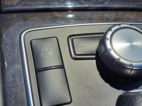 Mercedes-Benz CLS 350 2014 - 29000 EUR, 237000 km - AUTO.MOTO.pt - 237000km - foto 46 de 50