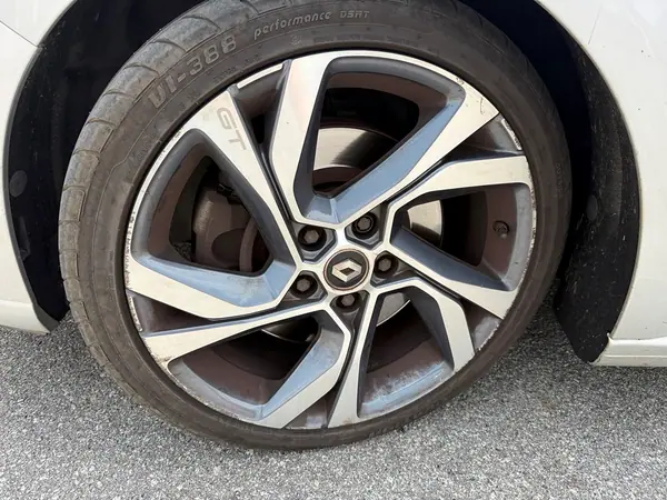 Renault Mégane 2018 - 12500 EUR, 232000 km - AUTO.MOTO.pt - 232000km - foto 5 de 15
