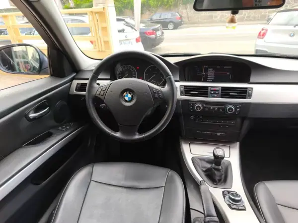BMW 318 2010 - 8900 EUR, 360000 km - AUTO.MOTO.pt - 360000km - foto 22 de 27