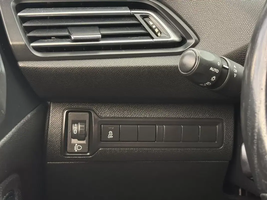 Peugeot 308 SW 2014 - 8950 EUR, 160000 km - AUTO.MOTO.pt - 160000km - foto 18 de 25