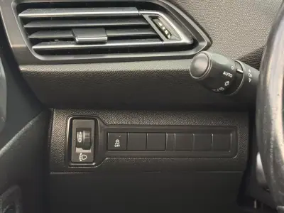 Peugeot 308 SW 2014 - 8950 EUR, 160000 km - AUTO.MOTO.pt - 160000km - foto 18 de 25