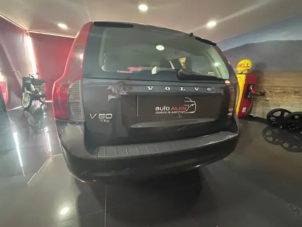 Volvo V50 2010 - 7500 EUR, 228247 km - AUTO.MOTO.pt - 228247km - foto 5 de 18
