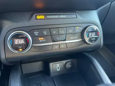 Ford Focus SW 2019 - 15950 EUR, 94634 km - AUTO.MOTO.pt - 94634km - foto 18 de 19