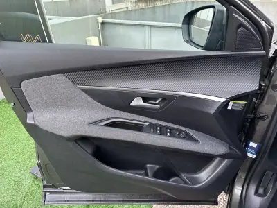 Peugeot 3008 2019 - 13900 EUR, 180000 km - AUTO.MOTO.pt - 180000km - foto 15 de 45