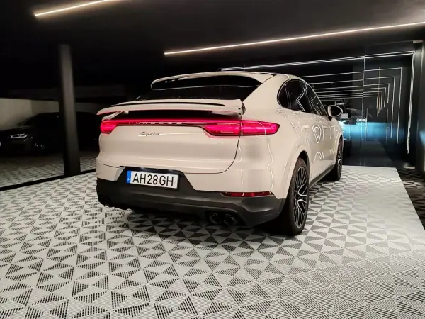 Porsche Cayenne Coupé 2021 - 74750 EUR, 125000 km - AUTO.MOTO.pt - 125000km - foto 13 de 32