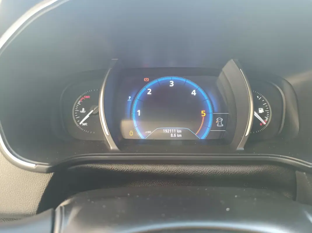 Renault Mégane 2019 - 12900 EUR, 192111 km - AUTO.MOTO.pt - 192111km - foto 5 de 26