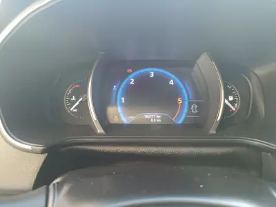 Renault Mégane 2019 - 12900 EUR, 192111 km - AUTO.MOTO.pt - 192111km - foto 5 de 26