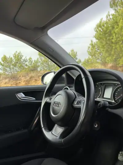 Audi A1 Sportback 2015 - 13950 EUR, 127500 km - AUTO.MOTO.pt - 127500km - foto 11 de 12