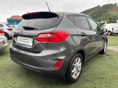 Ford Fiesta 2018 - 13490 EUR, 140000 km - AUTO.MOTO.pt - 140000km - foto 3 de 10