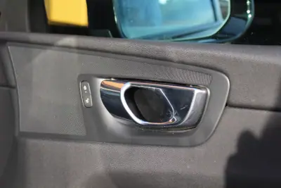 Volvo XC 60 2018 - 20900 EUR, 203000 km - AUTO.MOTO.pt - 203000km - foto 11 de 13