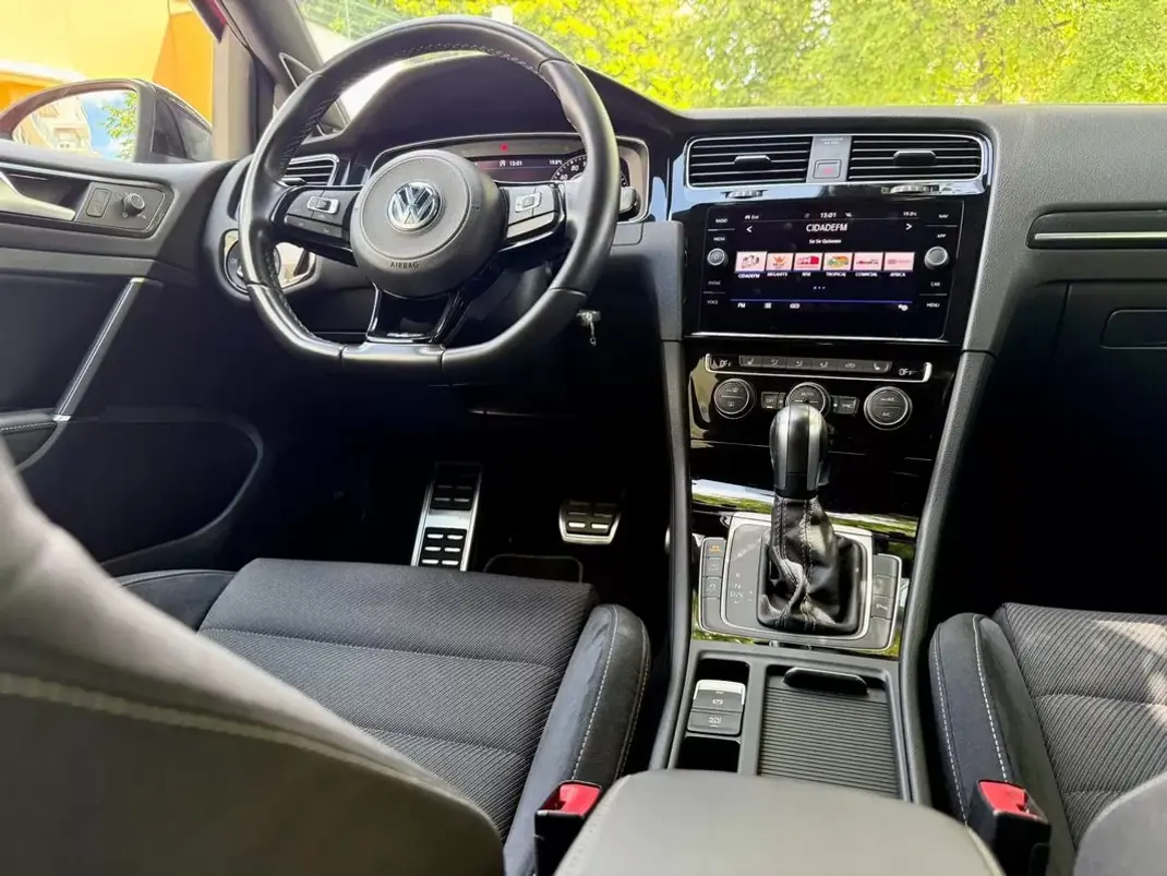 Volkswagen Golf 2019 - 32990 EUR, 72300 km - AUTO.MOTO.pt - 72300km - foto 14 de 40