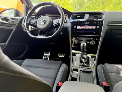 Volkswagen Golf 2019 - 32990 EUR, 72300 km - AUTO.MOTO.pt - 72300km - foto 14 de 40