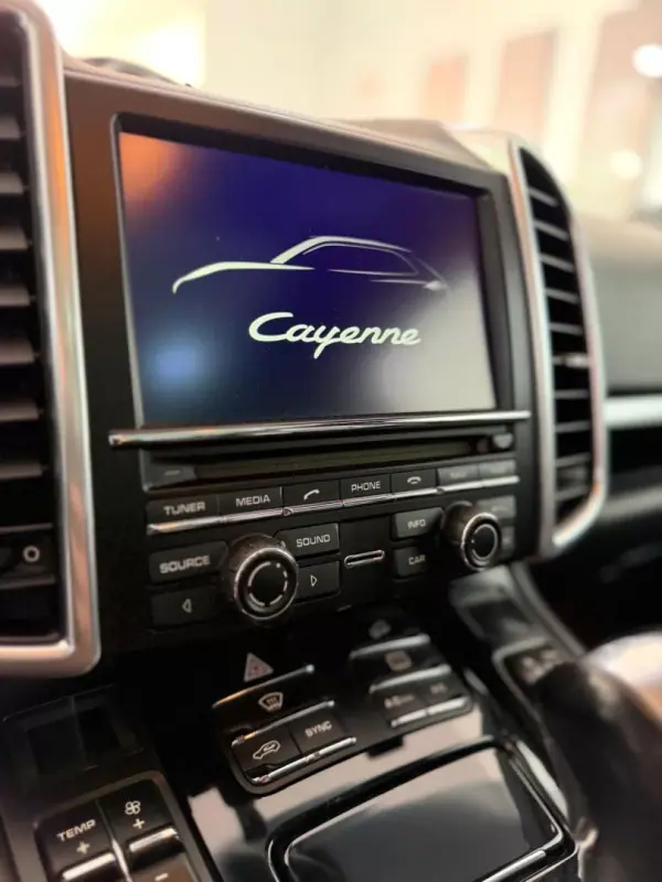 Porsche Cayenne 2016 - 34000 EUR, 280000 km - AUTO.MOTO.pt - 280000km - foto 9 de 23