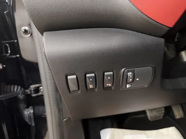 Renault Twingo 2020 - 12300 EUR, 53000 km - AUTO.MOTO.pt - 53000km - foto 14 de 28