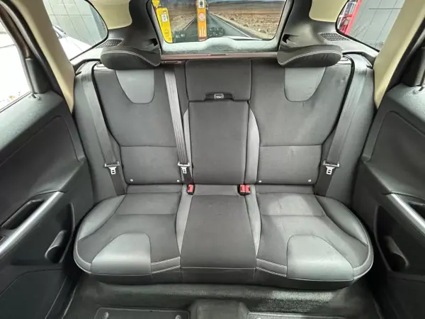 Volvo XC 60 2009 - 11750 EUR, 234215 km - AUTO.MOTO.pt - 234215km - foto 17 de 20