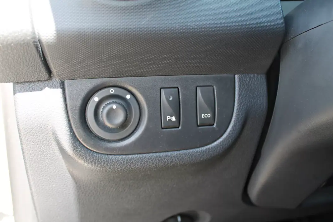Dacia Sandero 2018 - 10400 EUR, 35110 km - AUTO.MOTO.pt - 35110km - foto 18 de 24