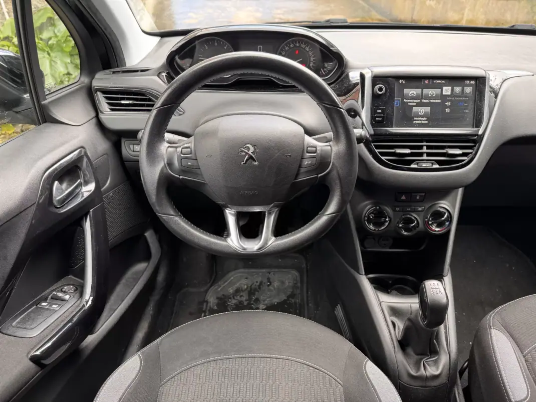 Peugeot 208 2016 - 9900 EUR, 90526 km - AUTO.MOTO.pt - 90526km - foto 9 de 22