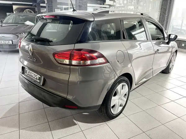 Renault Clio Sport Tourer 2015 - 6900 EUR, 248781 km - AUTO.MOTO.pt - 248781km - foto 4 de 20