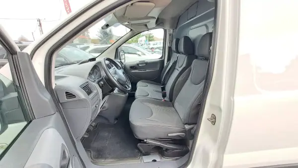 Citroën Jumpy 2012 - 8900 EUR, 361065 km - AUTO.MOTO.pt - 361065km - foto 2 de 23