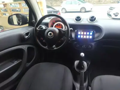 Smart Fortwo Cabrio 2016 - 9900 EUR, 76000 km - AUTO.MOTO.pt - 76000km - foto 20 de 24