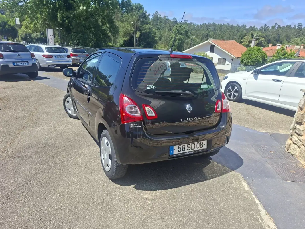 Renault Twingo 2013 - 7945 EUR, 122382 km - 122382km - foto 10 de 11