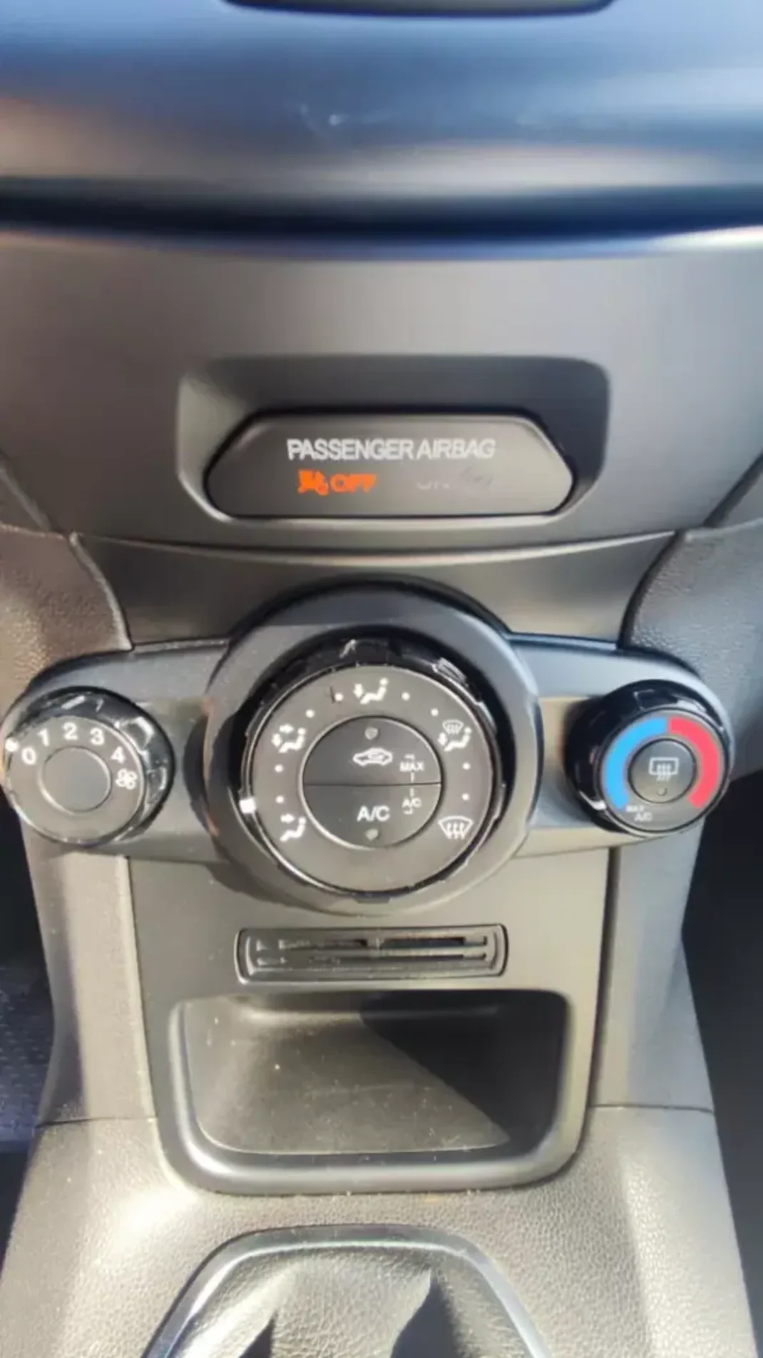 Ford Fiesta 2014 - 9798 EUR, 176798 km - AUTO.MOTO.pt - 176798km - foto 12 de 23