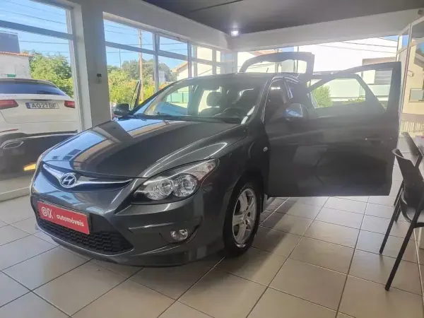 Hyundai i30 2011 - 7250 EUR, 112000 km - AUTO.MOTO.pt - 112000km - foto 15 de 35