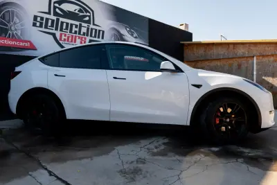 Tesla Model Y 2022 - 36900 EUR, 70000 km - AUTO.MOTO.pt - 70000km - foto 7 de 25