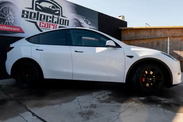 Tesla Model Y 2022 - 36900 EUR, 70000 km - AUTO.MOTO.pt - 70000km - foto 7 de 25