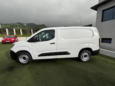 Peugeot PARTNER GIRAFON 2020 - 17990 EUR, 116800 km - AUTO.MOTO.pt - 116800km - foto 3 de 12