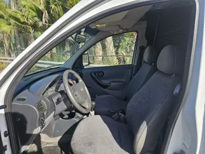 Opel COMBO 2004 - 3250 EUR, 310000 km - AUTO.MOTO.pt - 310000km - foto 8 de 9