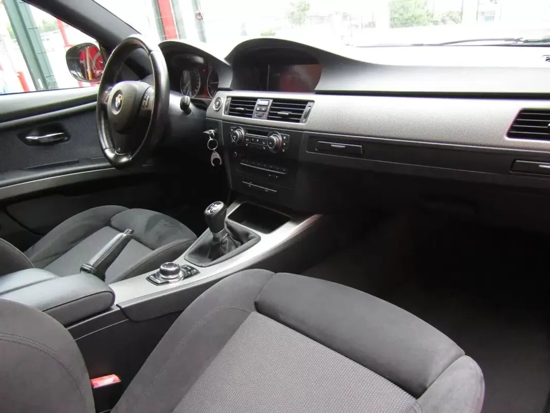 BMW 320 2011 - 16499 EUR, 241020 km - 241020km - foto 14 de 34