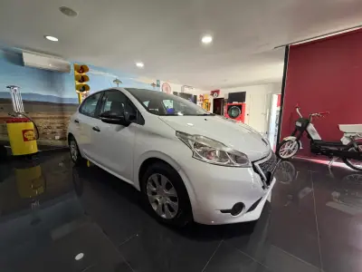 Peugeot 208 2014 - 9950 EUR, 141600 km - AUTO.MOTO.pt - 141600km - foto 8 de 19