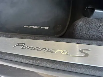Porsche Panamera 2015 - 39900 EUR, 124815 km - AUTO.MOTO.pt - 124815km - foto 31 de 41