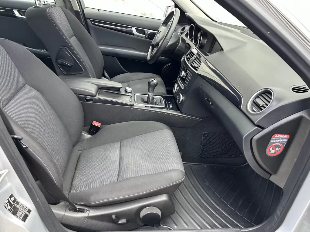 Mercedes-Benz C 180 2014 - 14500 EUR, 206850 km - AUTO.MOTO.pt - 206850km - foto 9 de 13