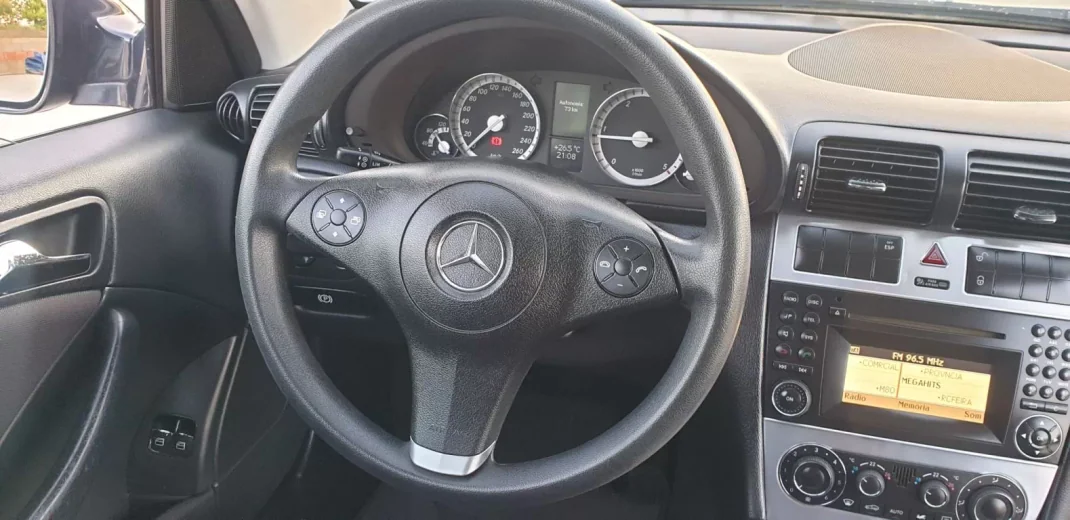 Mercedes-Benz CLC 200 2010 - 10990 EUR, 259000 km - AUTO.MOTO.pt - 259000km - foto 17 de 46