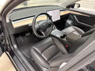 Tesla Model 3 2021 - 26450 EUR, 64959 km - AUTO.MOTO.pt - 64959km - foto 9 de 53