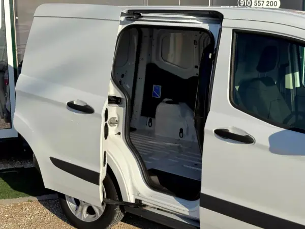 Ford Transit Courier 2019 - 7980 EUR, 255120 km - AUTO.MOTO.pt - 255120km - foto 14 de 17