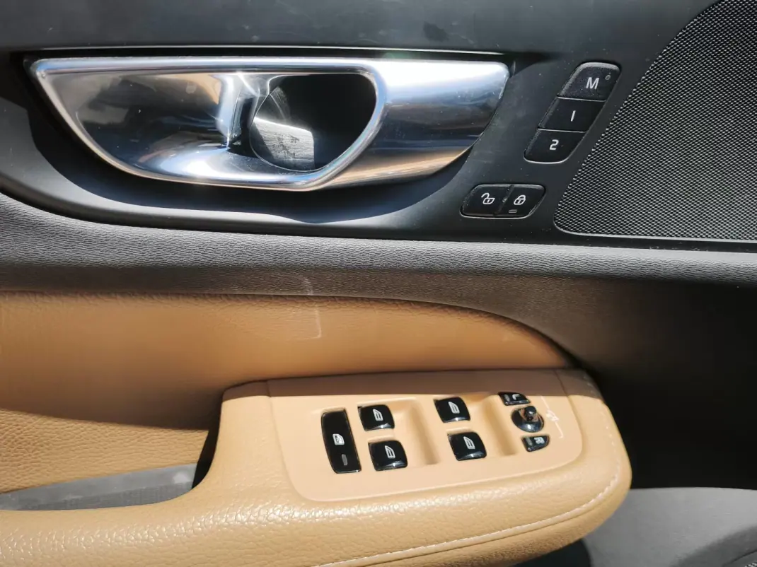 Volvo V60 2019 - 22900 EUR, 182000 km - 182000km - foto 7 de 25
