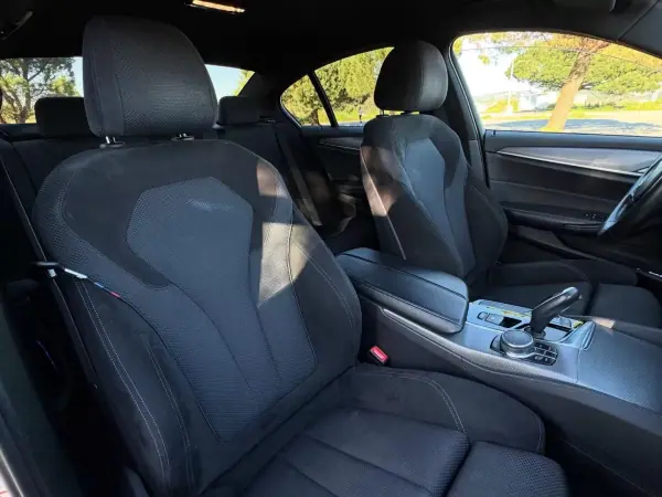 BMW 520 2017 - 24950 EUR, 209000 km - AUTO.MOTO.pt - 209000km - foto 5 de 12