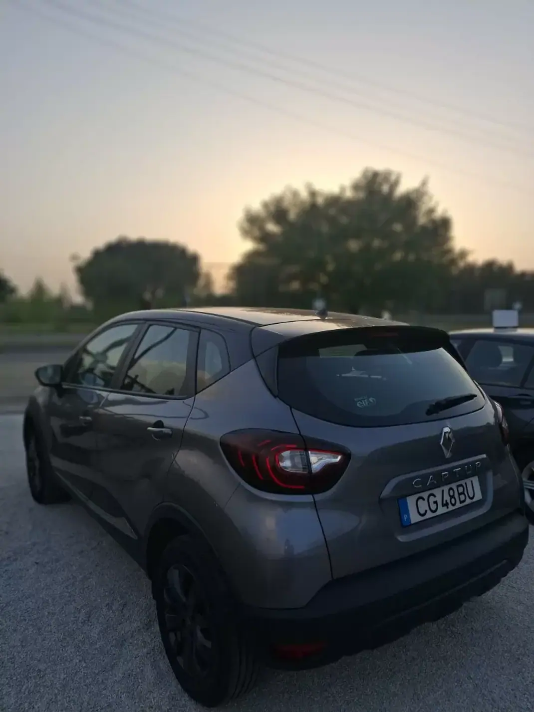 Renault Captur 2018 - 13500 EUR, 95123 km - AUTO.MOTO.pt - 95123km - foto 5 de 12