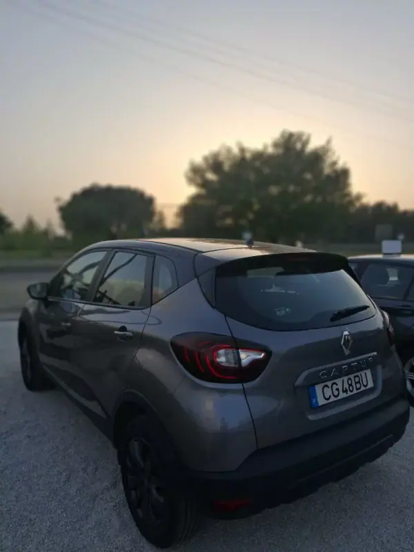 Renault Captur 2018 - 13500 EUR, 95123 km - AUTO.MOTO.pt - 95123km - foto 5 de 12