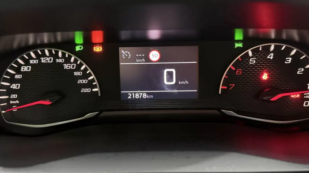 Peugeot 2008 2025 - 20900 EUR, 21878 km - AUTO.MOTO.pt - 21878km - foto 15 de 22