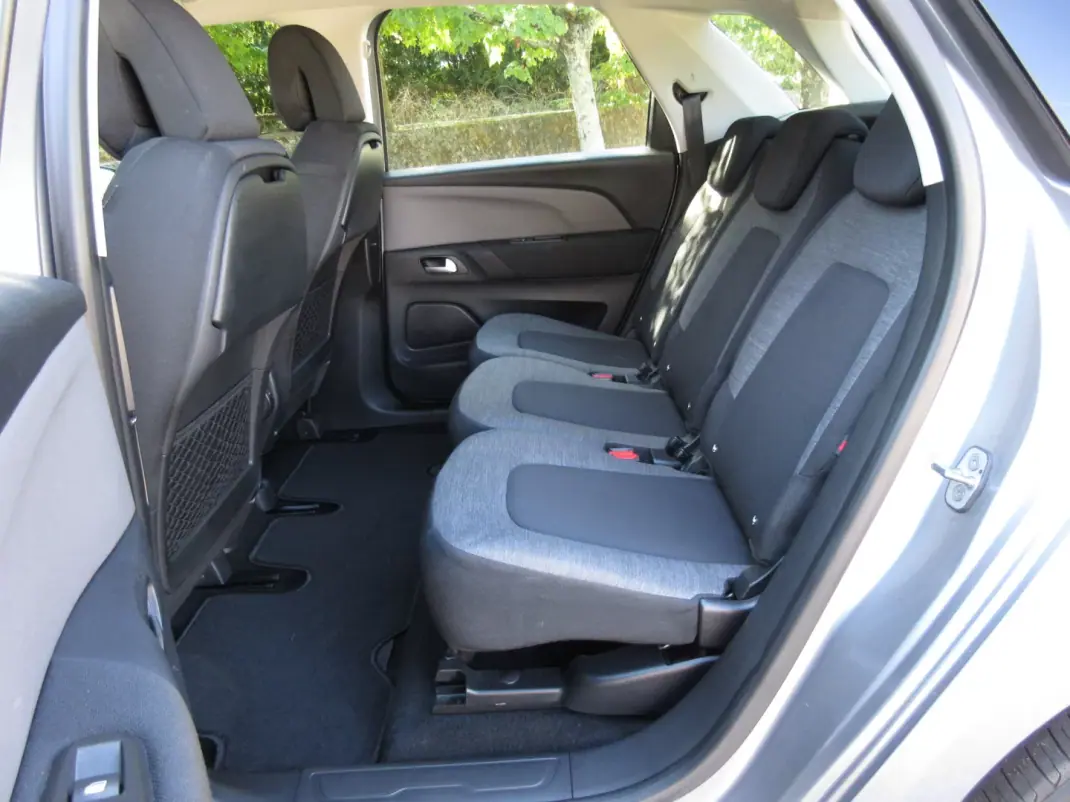 Citroën C4 Picasso 2017 - 12990 EUR, 175000 km - AUTO.MOTO.pt - 175000km - foto 23 de 44