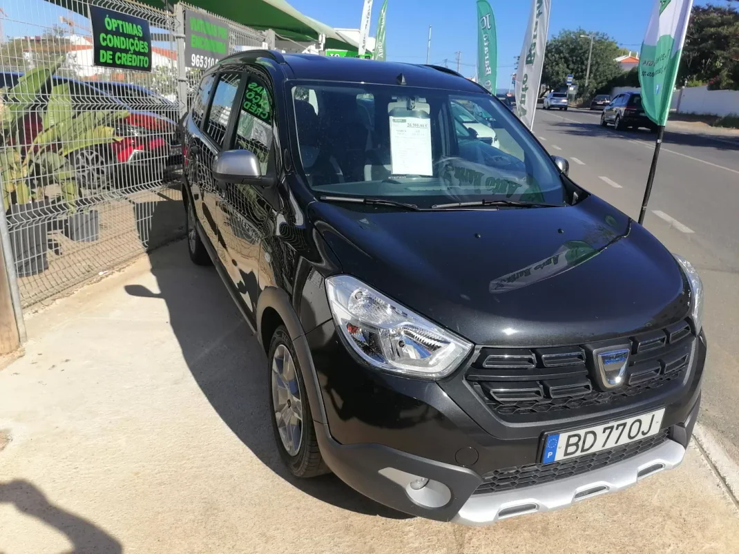 Dacia Lodgy 2022 - 24800 EUR, 24580 km - AUTO.MOTO.pt - 24580km - foto 5 de 15
