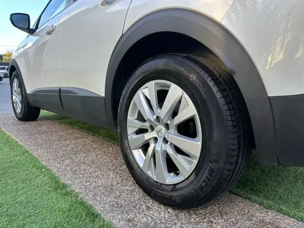 Peugeot 3008 2019 - 13900 EUR, 190000 km - AUTO.MOTO.pt - 190000km - foto 21 de 59