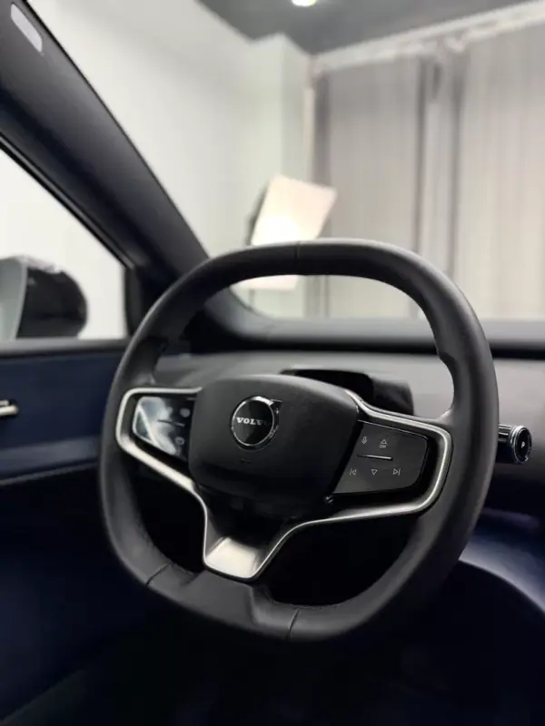 Volvo EX 30 2024 - 29999 EUR, 58000 km - AUTO.MOTO.pt - 58000km - foto 17 de 21