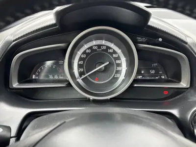 Mazda 2 2015 - 11500 EUR, 75000 km - AUTO.MOTO.pt - 75000km - foto 17 de 33